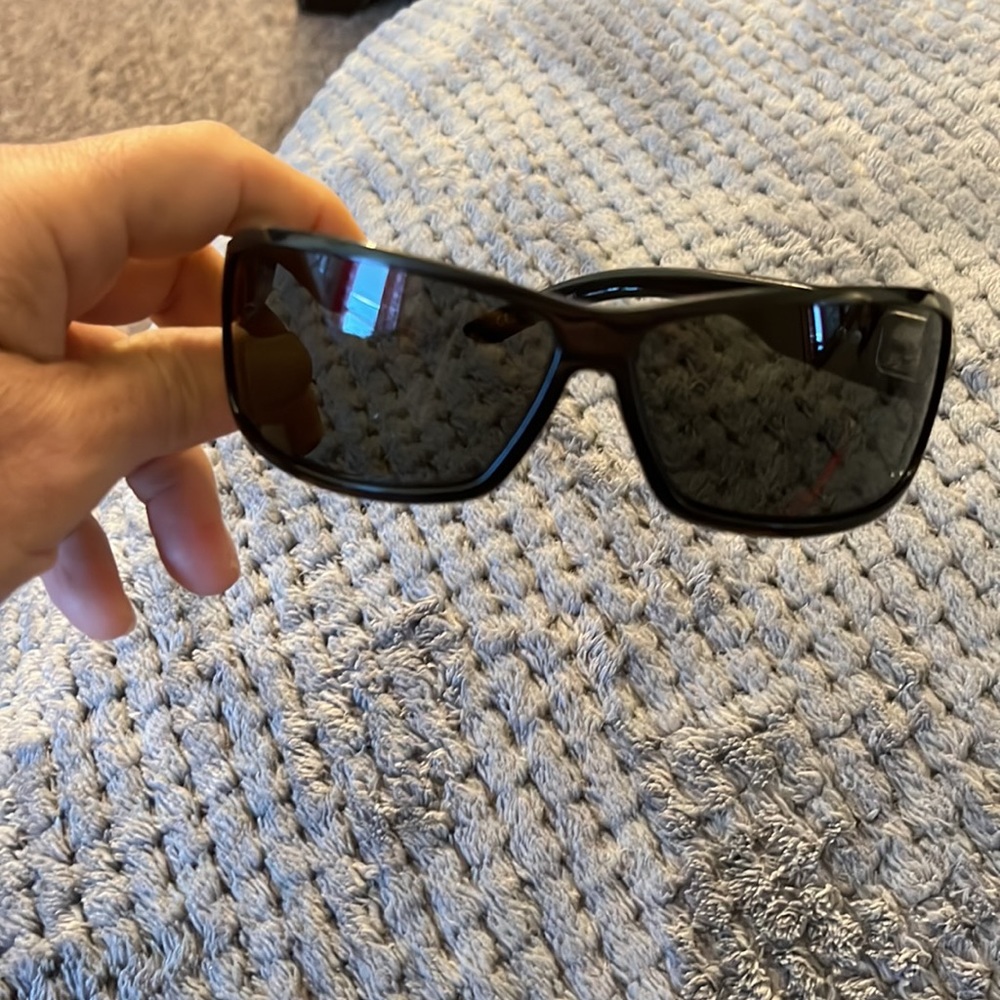 Glasses - Picture 2 of 9